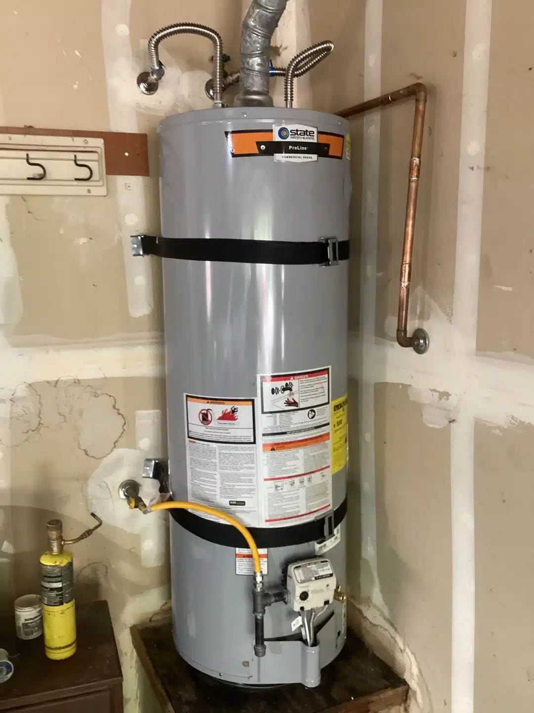 New tank water heater replacement in Chico CA by Earl's Plumbing with earthquake straps
